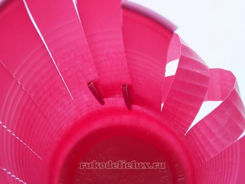 Корзинка и подставки для пасхальных яиц из лотка.  Корзиночка из пластикового стаканчика