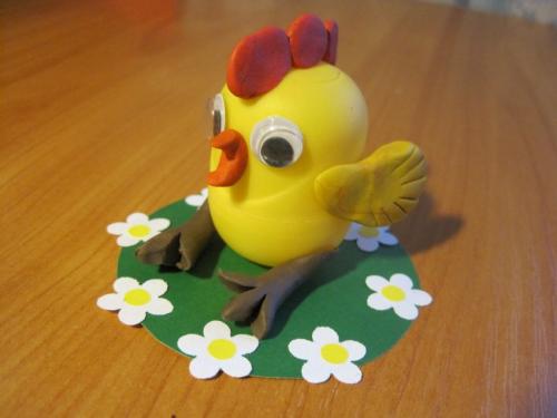 Что можно сделать из игрушек Киндер сюрприза. Поделки из киндеров — лучшие идеи создания поделок и украшений из пластиковых контейнеров (105 фото)