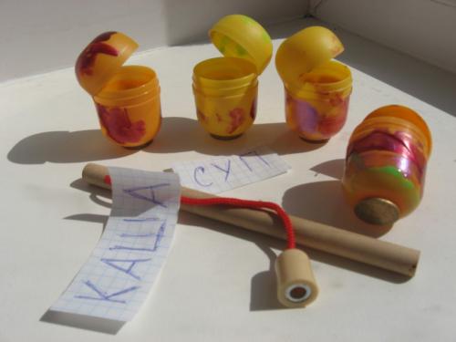 Что можно сделать из игрушек Киндер сюрприза. Поделки из киндеров — лучшие идеи создания поделок и украшений из пластиковых контейнеров (105 фото)