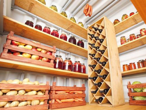 ПЛАСТИКОВЫЙ погреб ЧЕРЕЗ год. Плюсы и минусы изделия, заявленные производителем 05