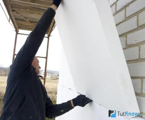 Как утеплить гараж из профнастила недорого своими руками. Использование пенопласта 05