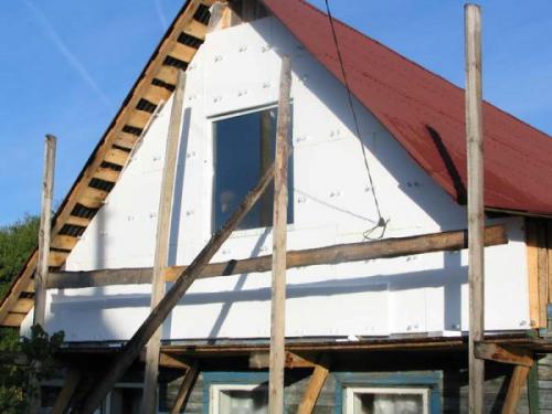 Какие материалы можно использовать для украшения фронтона деревянного дома. Самые популярные материалы для наружной отделки фронтона