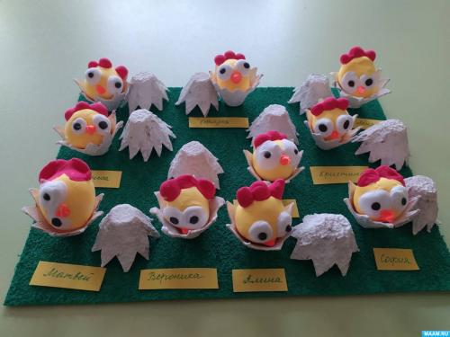 Какие игрушки можно сделать из коробок из-под яиц. Поделки из яичных лотков и упаковки для яиц