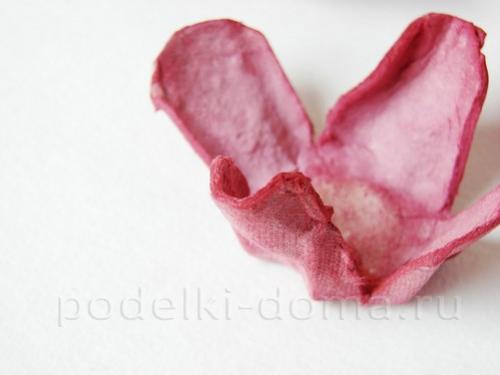 Какие декоративные элементы можно добавить к коробкам из-под яиц. Цветы из яичных лотков