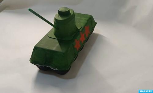 Какие игрушки можно сделать из коробок из-под яиц. Поделки из яичных лотков и упаковки для яиц