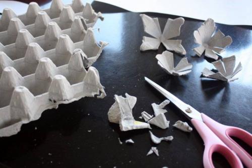 Какие инструменты необходимы для изготовления форм из лотков от яиц. Поделки из яичных лотков своими руками — мастер-классы по изготовлению поделок из массы папье маше и пластиковых яичных лотков
