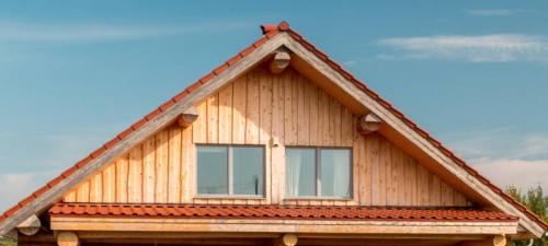 Чем отделать фронтон частного дома. Фронтон своими руками — пошаговые инструкции по изготовлению и отделке фронтона для крыши частного дома + фото