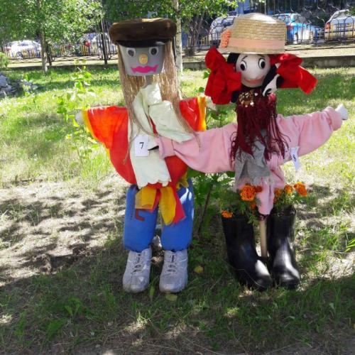 Какие люди Могут быть заинтересованы в фото чучело на огороде. Пугало в сад — необходимая защита от птиц или необычный декор на загородном участке (фото + видео)