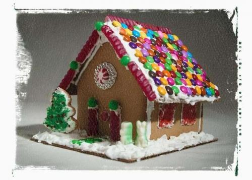 Новогодний домик из пенопласта: легко и быстро своими руками 07 Новогодний домик из пенопласта: легко и быстро своими руками 07