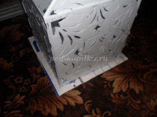 Новогодний домик из пенопласта: легко и быстро своими руками 27 Новогодний домик из пенопласта: легко и быстро своими руками 27