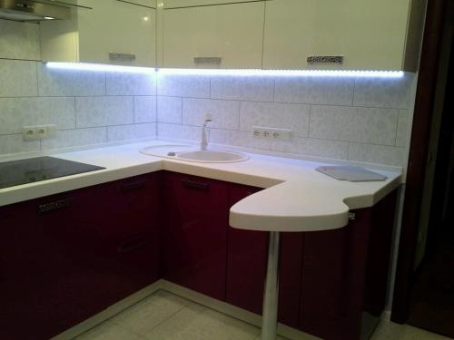 Барная стойка вдоль стены на кухне. Определяемся с формой