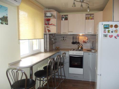 Барная стойка вдоль стены на кухне. Определяемся с формой