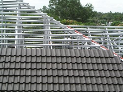 Крыша гаража из профнастила своими руками. Профнастил для крыши гаража: плюсы и минусы 13