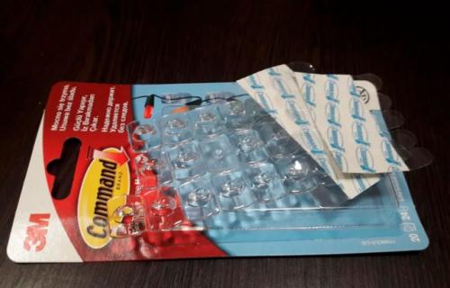 Как повесить картину на леску. Зачем дырявить стены? Как повесить картину или фото без сверления