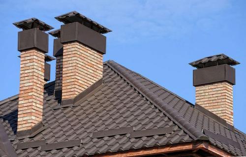 Крепление дымовой трубы растяжками. Как защитить высокий дымоход от ветра?