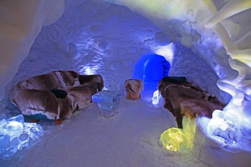 Какие материалы необходимы для строительства купольного дома из пенопласта. Модель купольного дома - откуда такая идея?