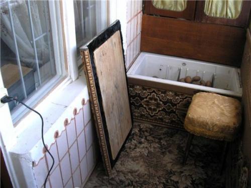 Где и как лучше хранить банки с заготовками на лоджии 05