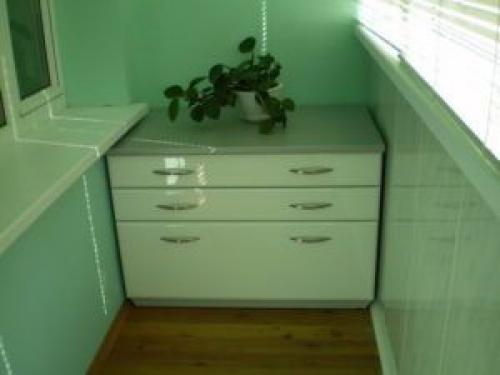 Где и как лучше хранить банки с заготовками на лоджии