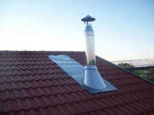 Монтаж дымохода из сэндвич труб через крышу. Преимущества и недостатки 01