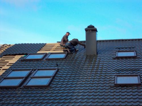 Как правильно вывести трубу через крышу. Вывод дымохода через утепленную крышу 06 Как правильно вывести трубу через крышу. Вывод дымохода через утепленную крышу 06