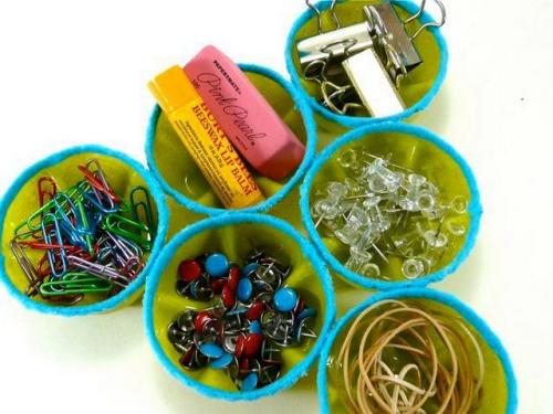 Как обрезать пластиковые бутылки для изготовления мебели.