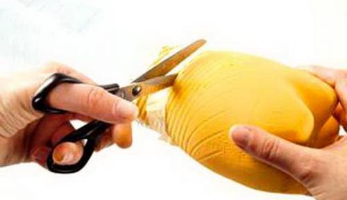 Как склеить пластиковые бутылки для изготовления мебели. Изготовление своими руками мебели из пластиковых бутылок, тонкости процесса. Как сделать кресло своими руками с помощью скотча и пластиковых бутылок Мебель из 5 литровых баклажек