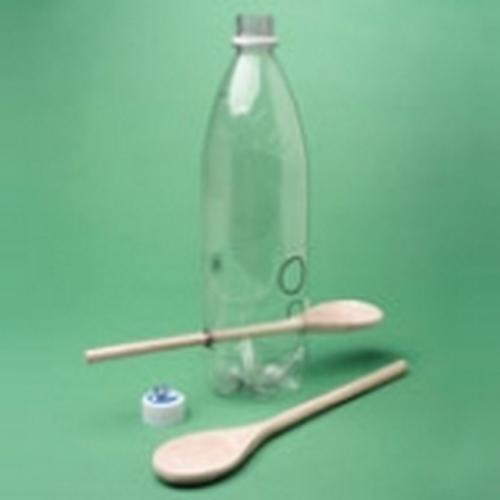 Как обрезать пластиковые бутылки для изготовления мебели.