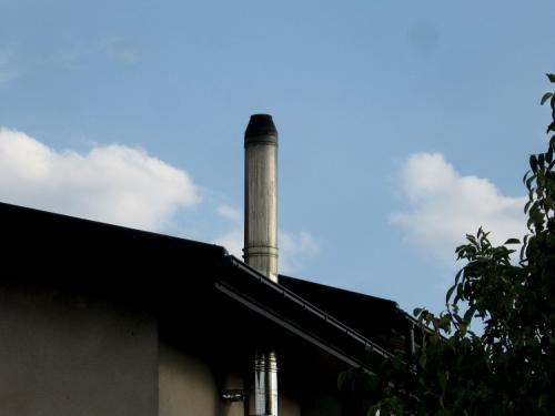Монтаж дымохода из сэндвич-труб через крышу. По дыму или конденсату?