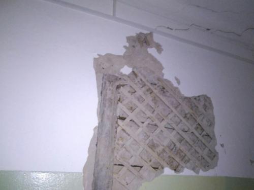 Стена осыпается, что делать. Что делать, если осыпаются стены