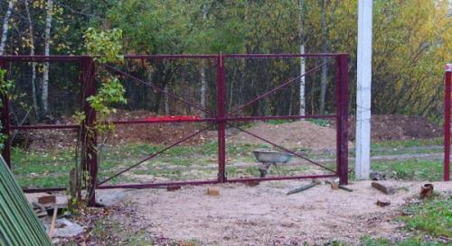 Как обшить ворота гаража профнастилом. Особенности конструкции ворот, обшиваемых листами тонкого металла 05