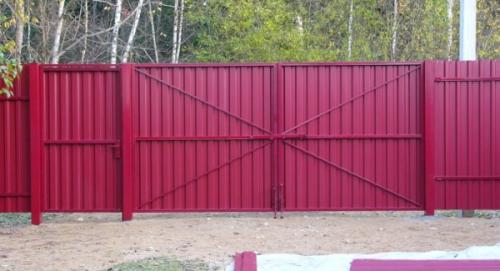 Как обшить ворота гаража профнастилом. Особенности конструкции ворот, обшиваемых листами тонкого металла 08