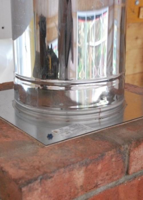 Проход трубы через потолок в бане 3 вида дымоходов. О расстояниях до горючих конструкций 05