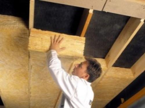 Установка трубы в бане через потолок и крышу. Как установить дымоход через стену 10 Установка трубы в бане через потолок и крышу. Как установить дымоход через стену 10