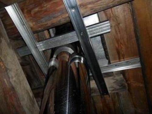 Монтаж дымохода в бане через крышу. Как правильно провести трубу в бане через потолок и крышу