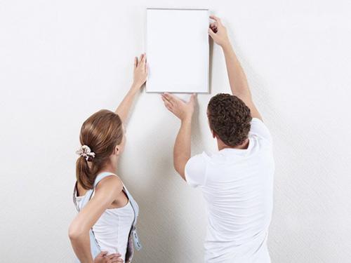 Как развесить картины грамотно. Как правильно повесить картину или фото на стену — правила, советы и идеи 01