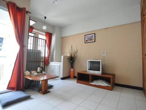 Как расположить картины в гостинной. Картины для гостиной — 130 фото современных идей по сочетанию и оформлению в интерьере