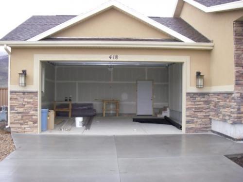 Чем обшить гараж снаружи. Чем облицевать наружные стены гаража: выбор материала и советы по применению