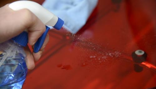 Чем убрать царапины с оргстекла. Процесс полировки оргстекла своими руками 06