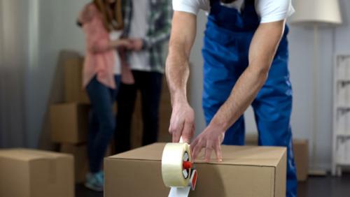 Где принимают вещи для нуждающихся. Сервисы с бесплатным самовывозом вещей