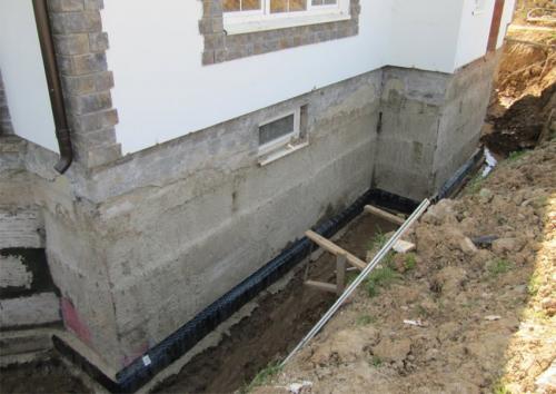 Устранение влажности в подвале: проверенные методы внутреннего дренажа 01