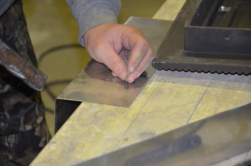 Как правильно сделать стенки печи из нержавеющей стали. Материалы и инструменты для установки топочной дверцы в короб из нержавеющей стали: