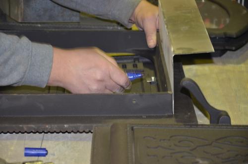 Как правильно сделать дверь для печи. Как установить топочную дверцу. Монтаж на короб из нержавеющей стали