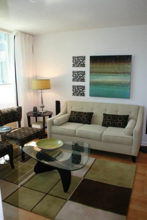 Расположение картин над диваном. Как развесить картины над диваном в гостиной: несколько способов