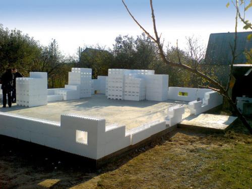 Как правильно сделать домик из пенопласта. Нужный инструмент и подготовка фундамента 04 Как правильно сделать домик из пенопласта. Нужный инструмент и подготовка фундамента 04