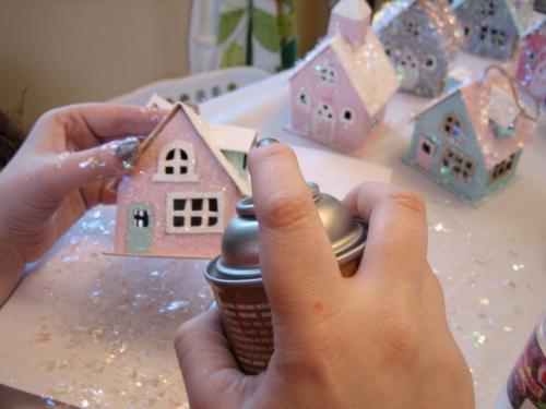 Новогодний домик из пенопласта своими руками. 7 идей новогодних домиков по простым мастер-классам своими руками