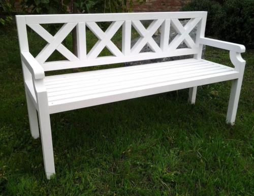 Скамейка со спинкой из дерева. Сборка деревянной скамейки