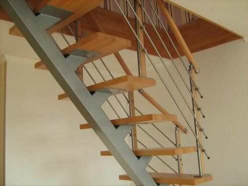 Лестница из профильной трубы 40х20. Как сделать лестницу из профильной трубы: выбор конструкции, расчет и сборка |+50 фото