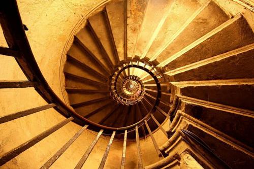 Винтовая лестница своими руками из металла. Проектирование и расчет основных размеров винтовой лестницы