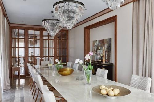 Стильные картины для интерьера: как выбрать идеальное украшение для вашего дома 17 Стильные картины для интерьера: как выбрать идеальное украшение для вашего дома 17