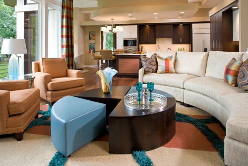 Можно ли использовать абстрактные картины в зале над диваном по фен-шуй. Правила оформления гостиной по фен-шуй